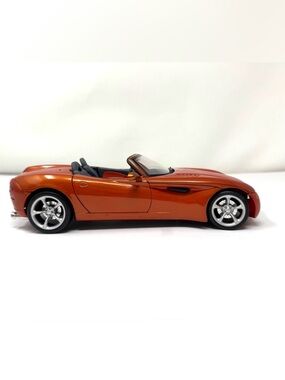 MAISTO metallic burnt orange Dodge scale 1/18